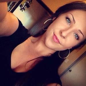 Meet your Posher, Larissa